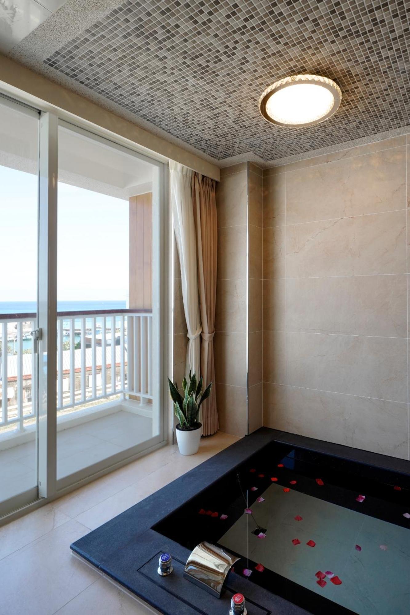 Little Piggy B&B Manzhou Exterior photo